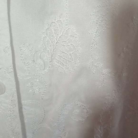 BLAIR XL WHITE  BUTTON  DOWN BLOUSE WITH EMBROIDER - Picture 2 of 5